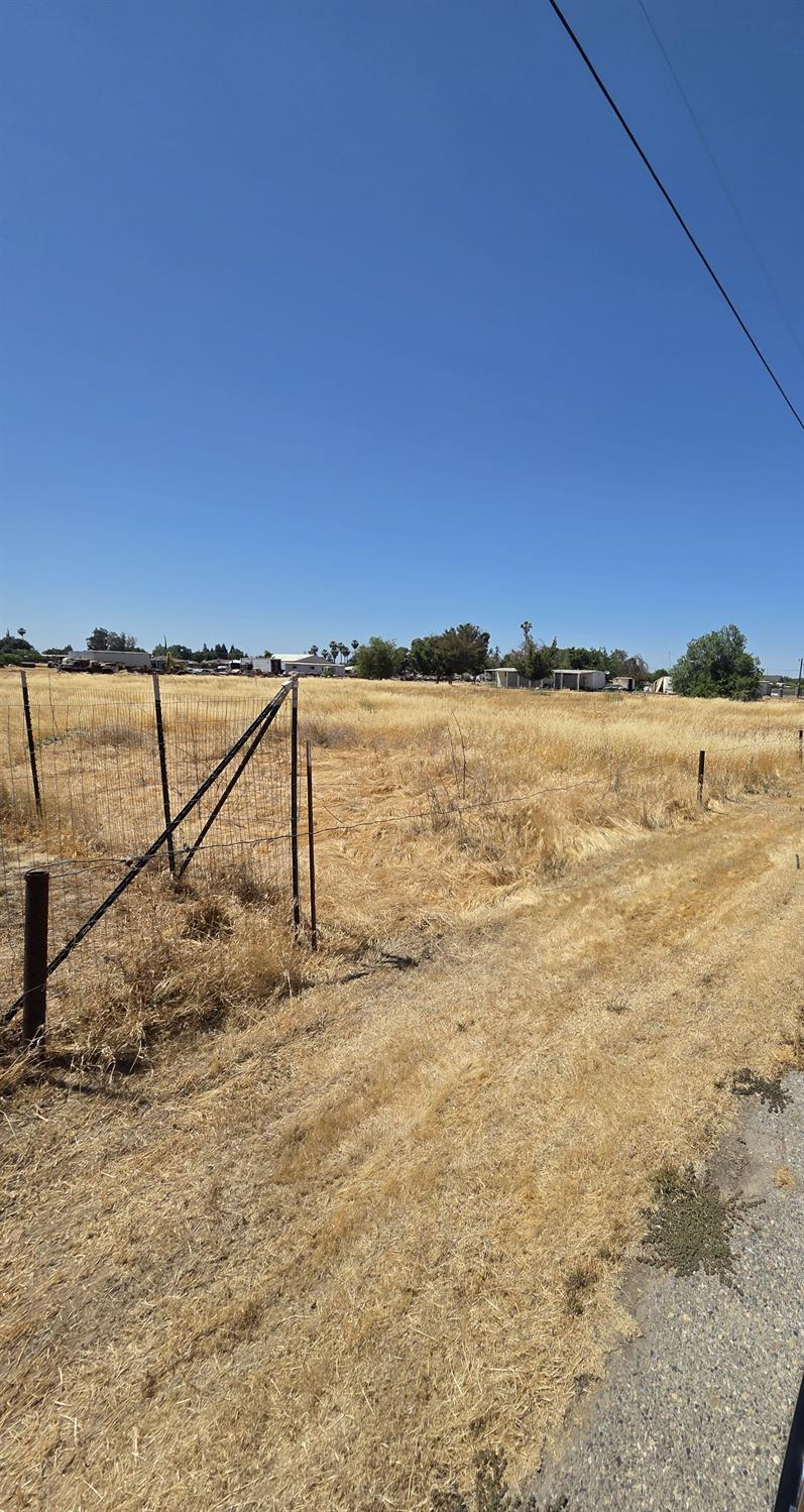 1384 N Ensley Ln, Fresno, CA 93723