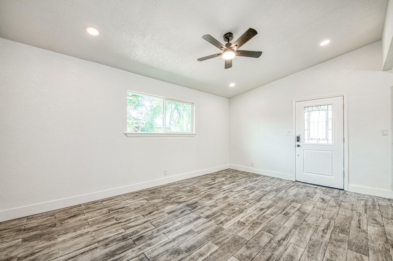 71 W Sierra Ave, Fresno, CA 93704