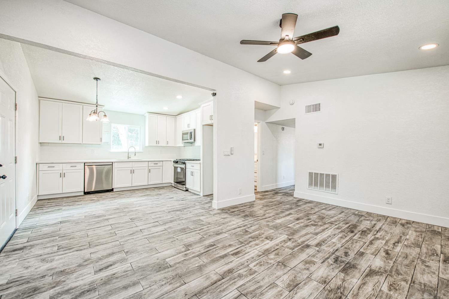 71 W Sierra Ave, Fresno, CA 93704