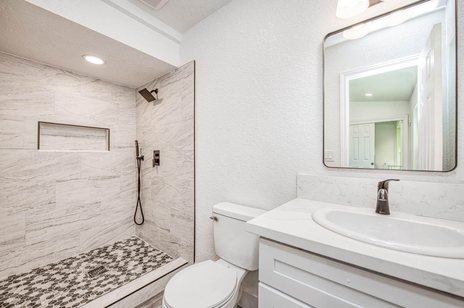 71 W Sierra Ave, Fresno, CA 93704