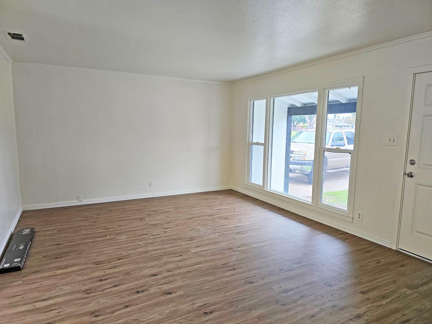 216 E Ashlan Ave, Fresno, CA 93704