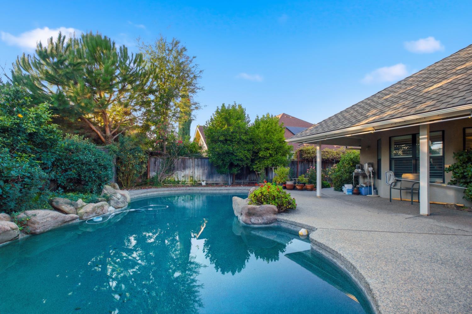 1123 E Cole Ave, Fresno, CA 93720