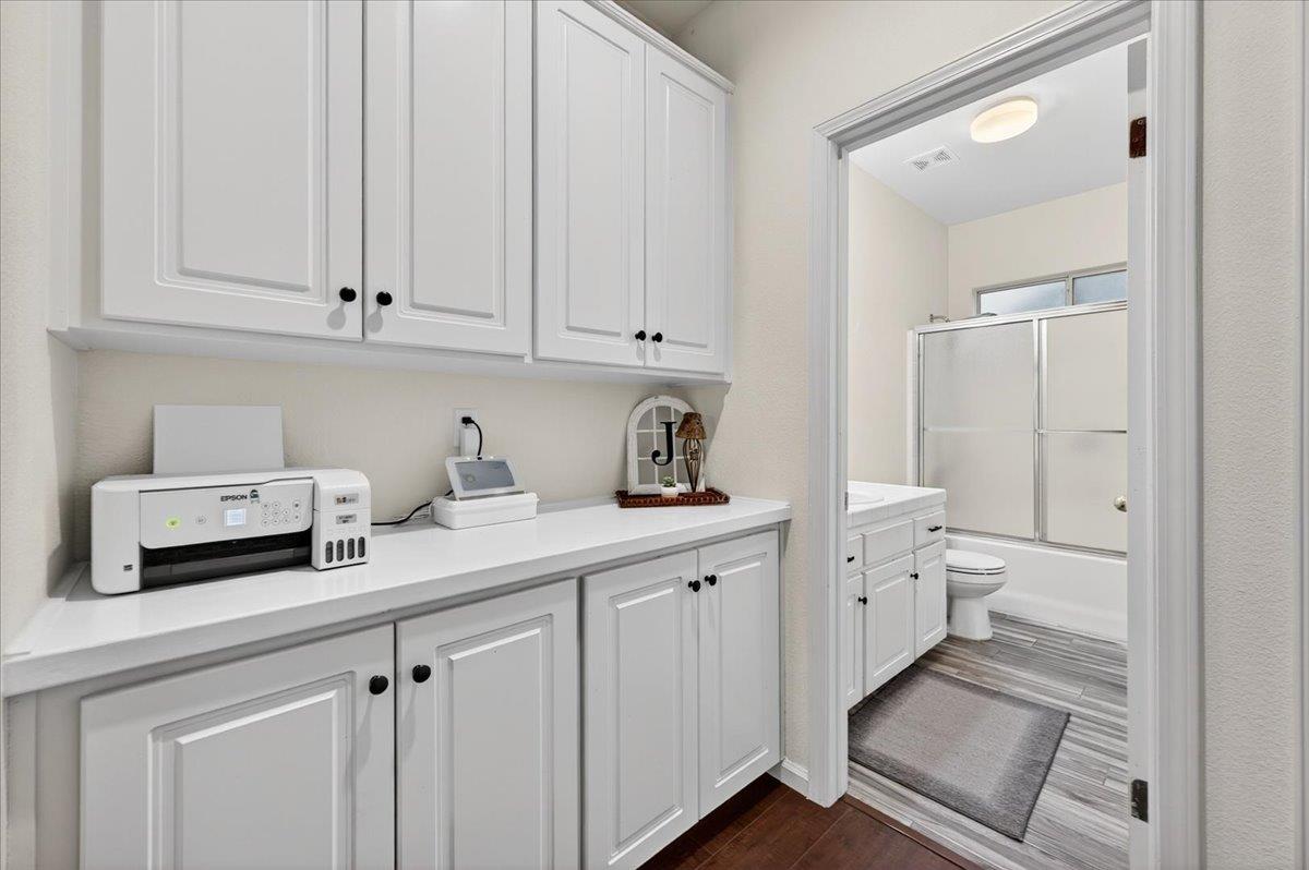 2349 E La Quinta Dr, Fresno, CA 93730