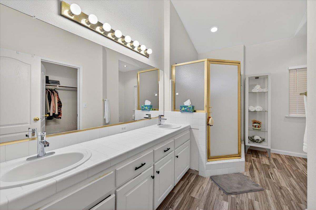 2349 E La Quinta Dr, Fresno, CA 93730