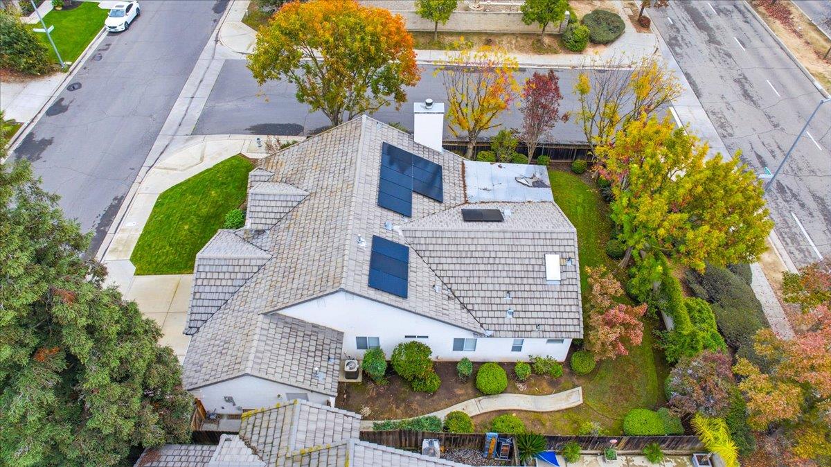 2349 E La Quinta Dr, Fresno, CA 93730