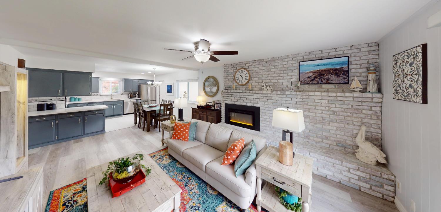 5755 N Pleasant Ave, Fresno, CA 93711