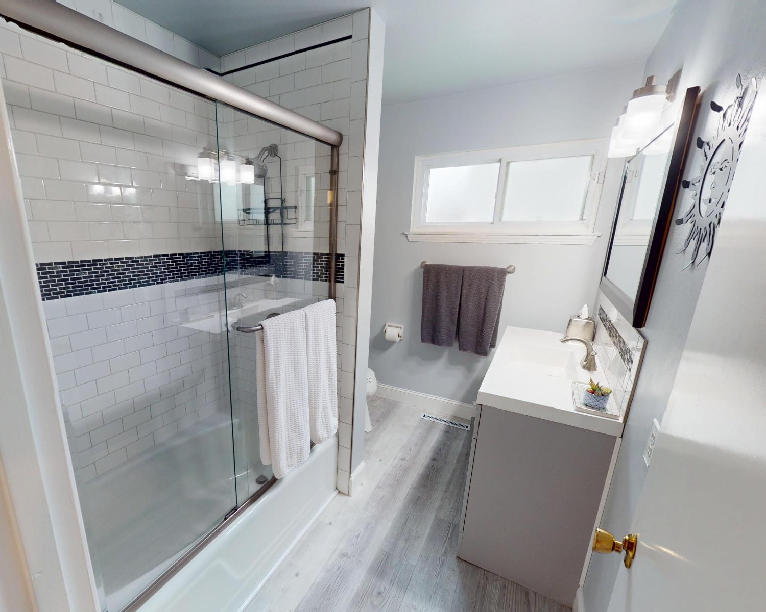 5755 N Pleasant Ave, Fresno, CA 93711