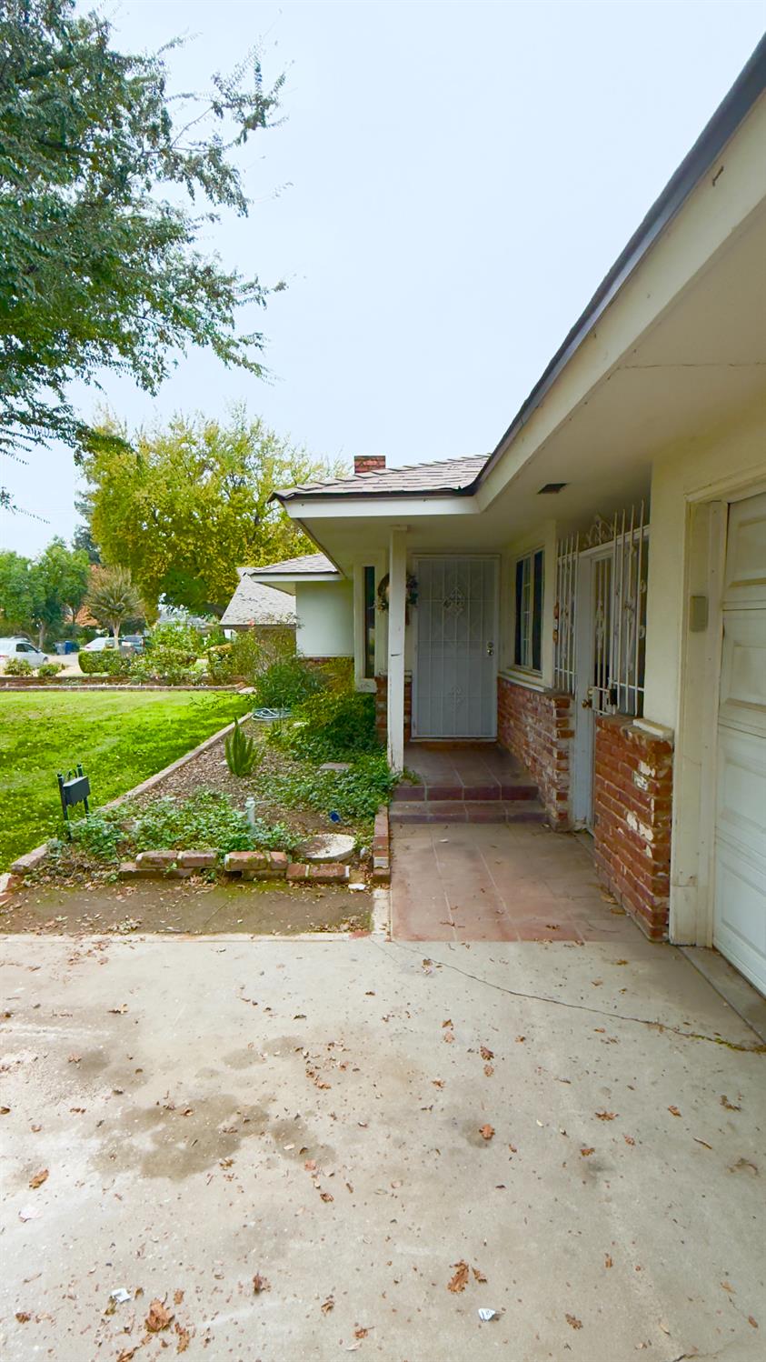 1328 Loftus Ln, Fresno, CA 93710