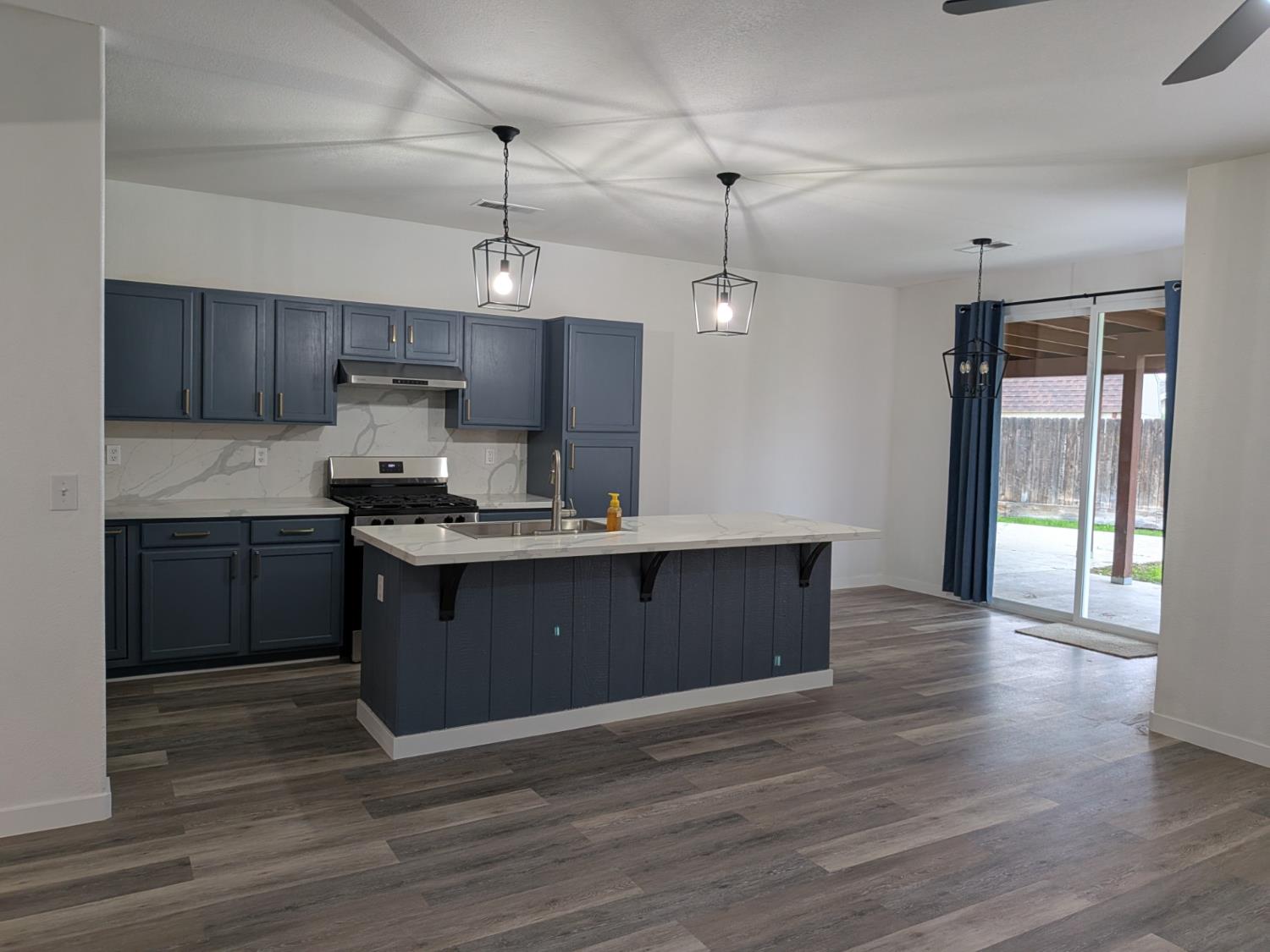 2485 S Manila Ave, Fresno, CA 93727