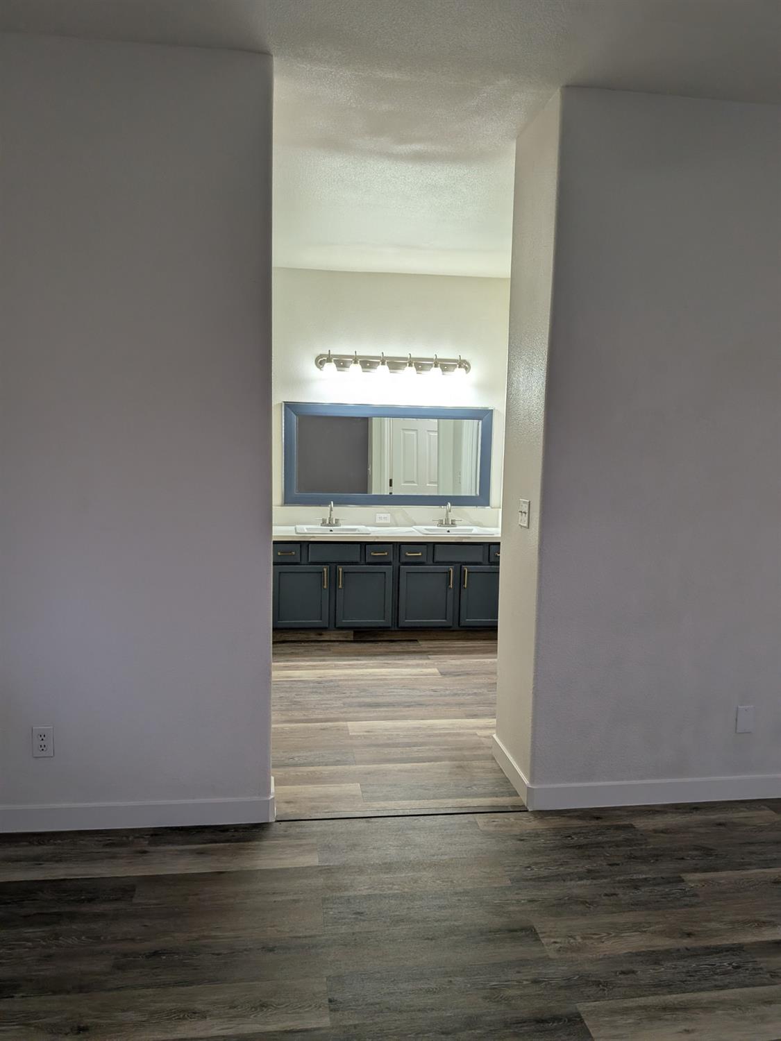 2485 S Manila Ave, Fresno, CA 93727