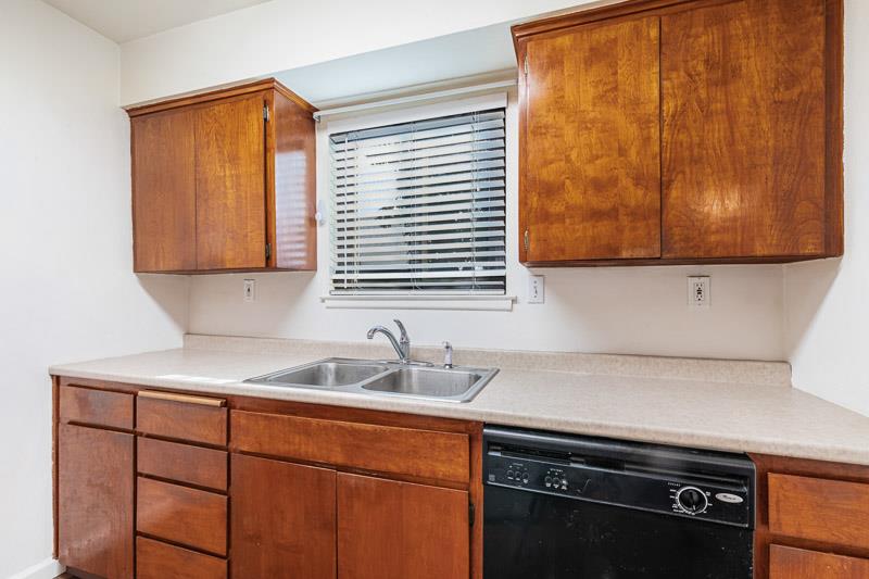 6646 N 3rd St, Fresno, CA 93710