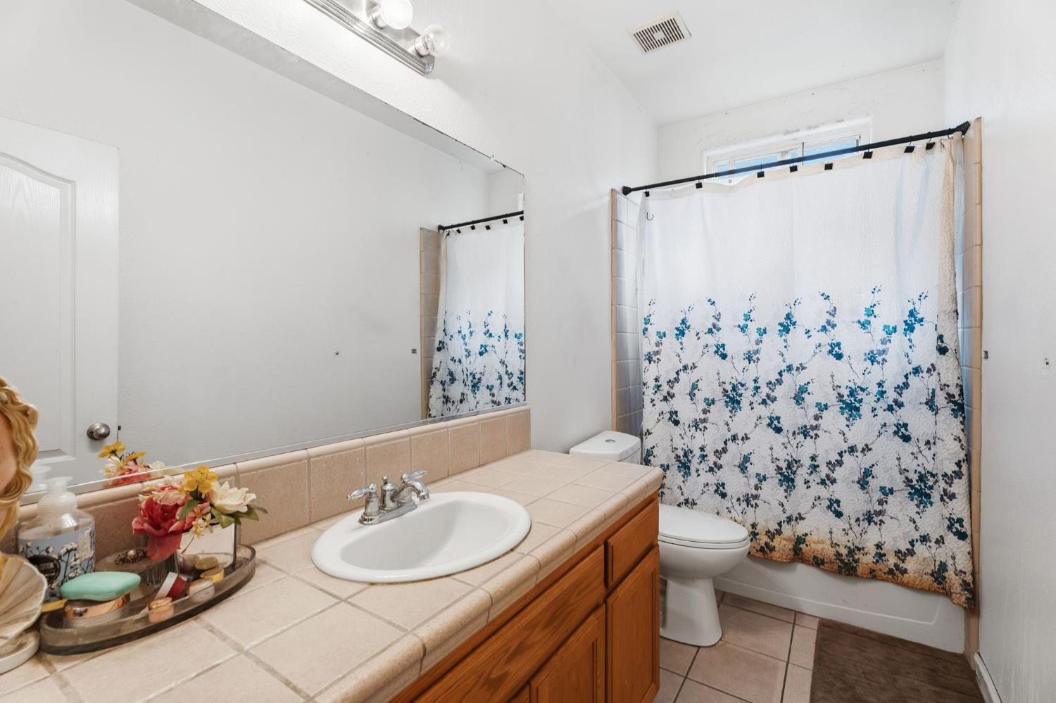 6540 N Bain Ave, Fresno, CA 93722