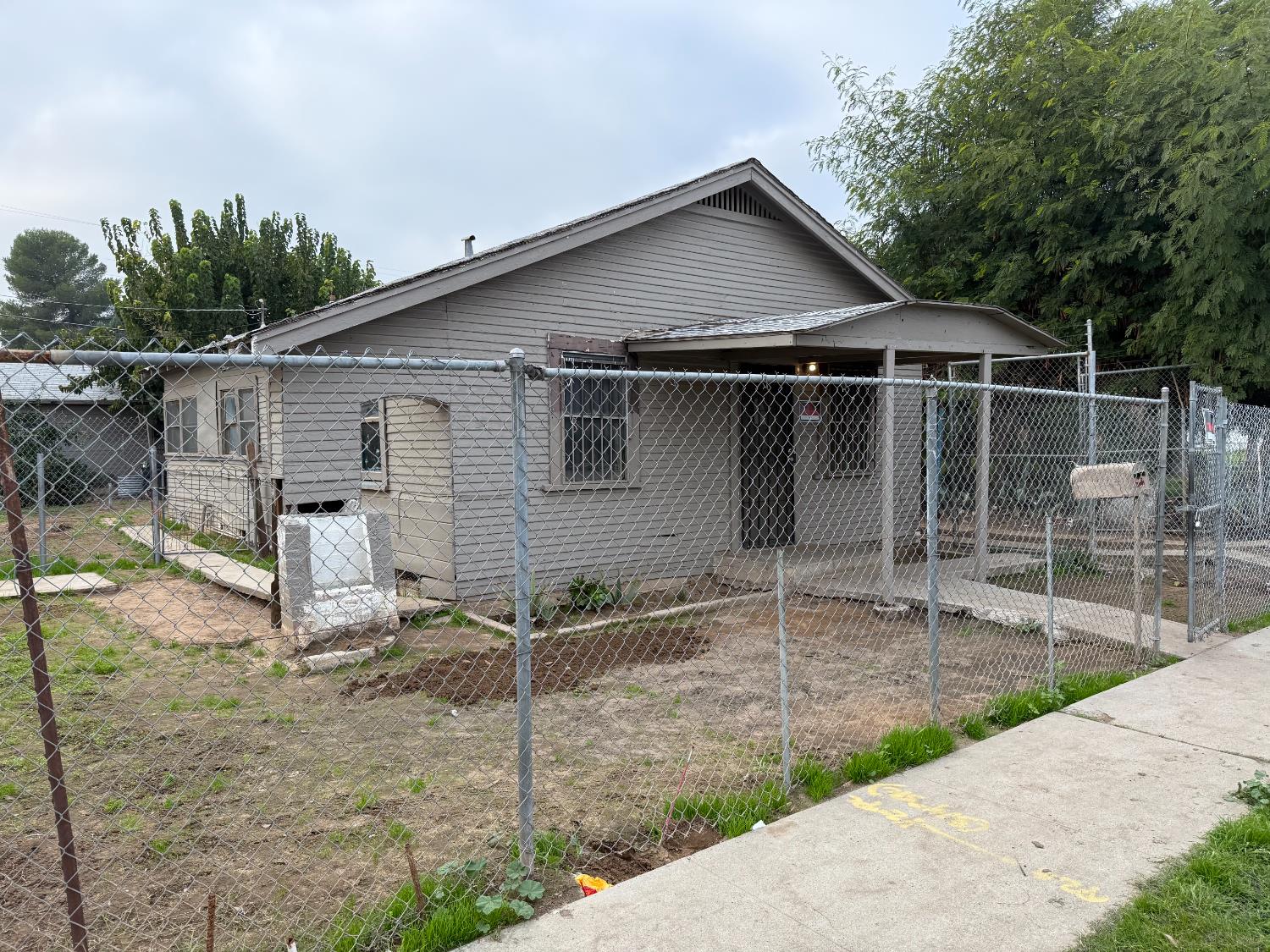 2510 S Cedar Ave, Fresno, CA 93725