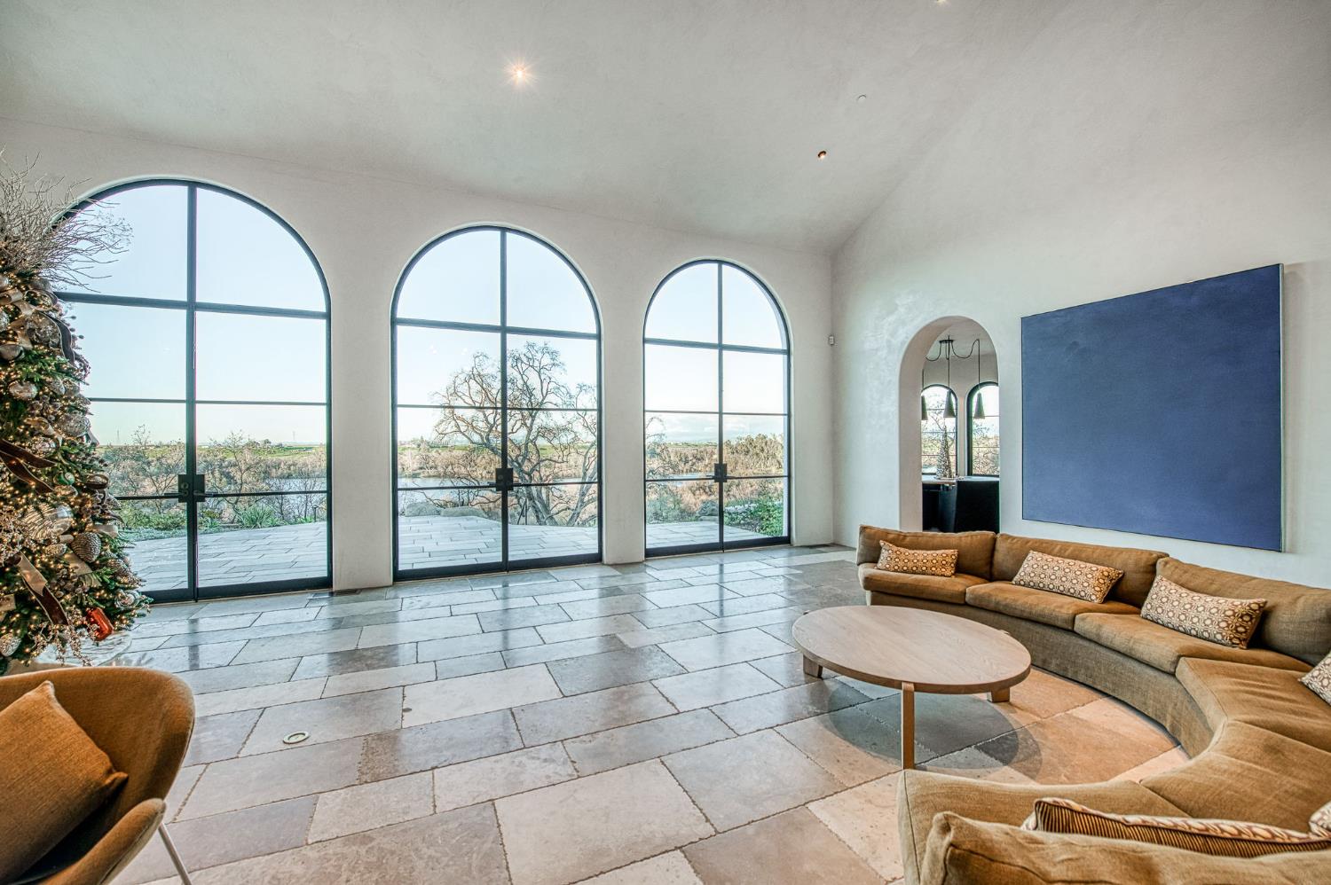 1530 W Moraga Rd, Fresno, CA 93711