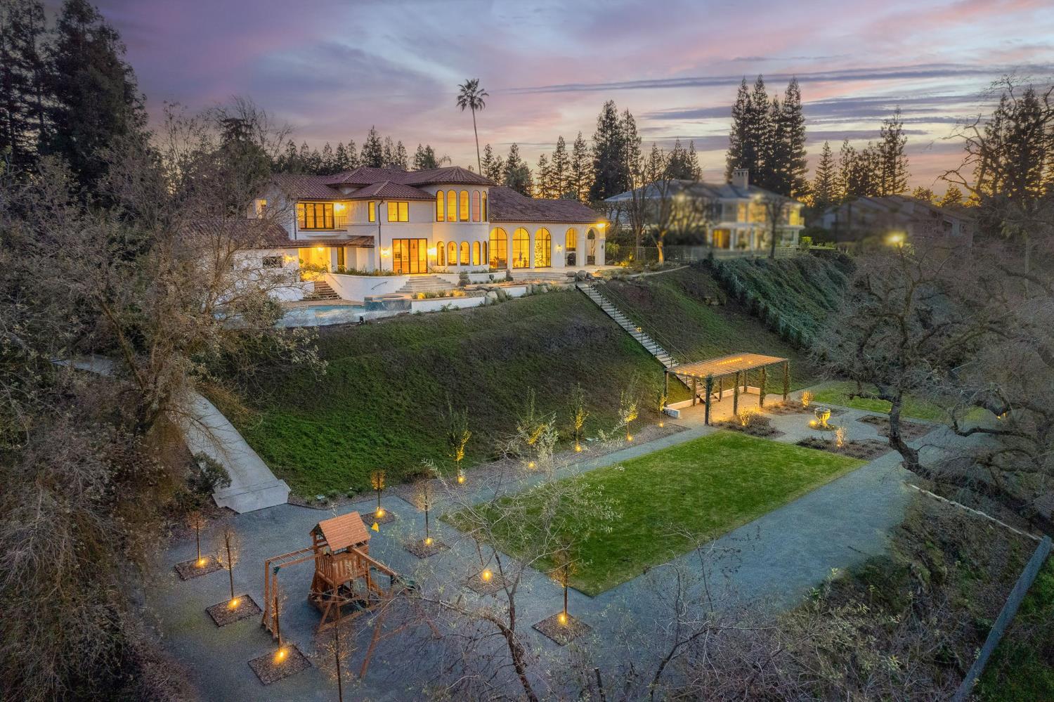 1530 W Moraga Rd, Fresno, CA 93711