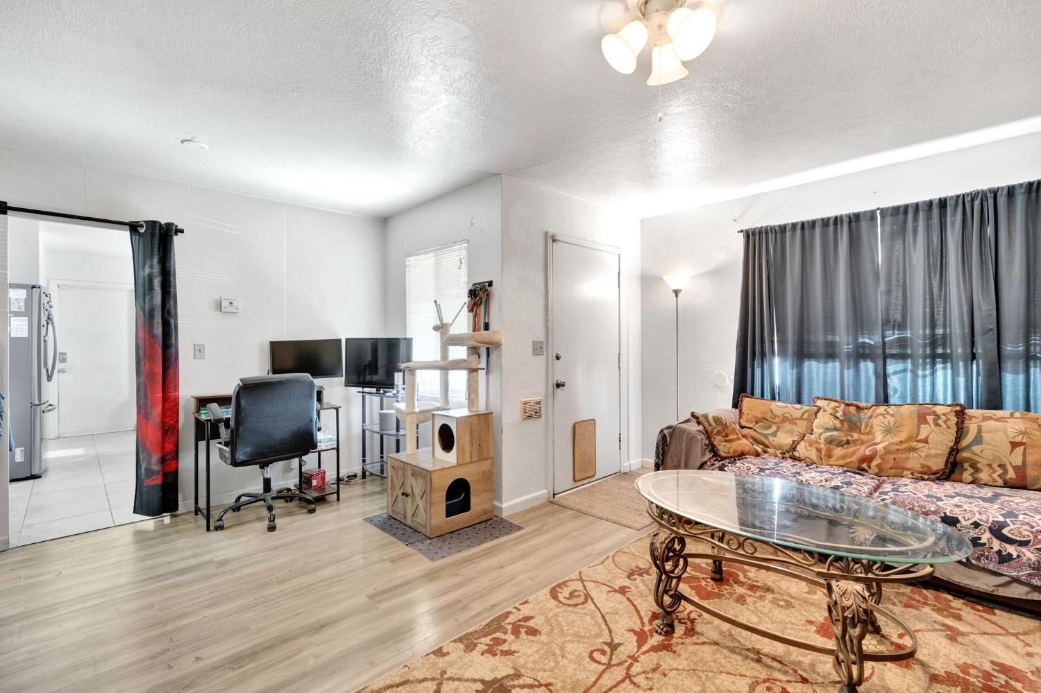 3743 E Mckinley Ave, Fresno, CA 93703