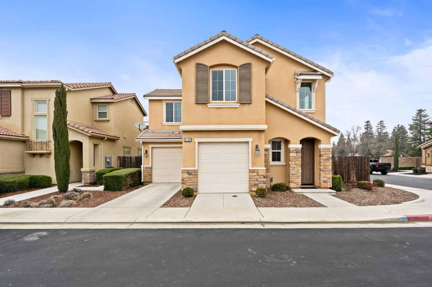 6108 W Dupont Dr, Fresno, CA 93722
