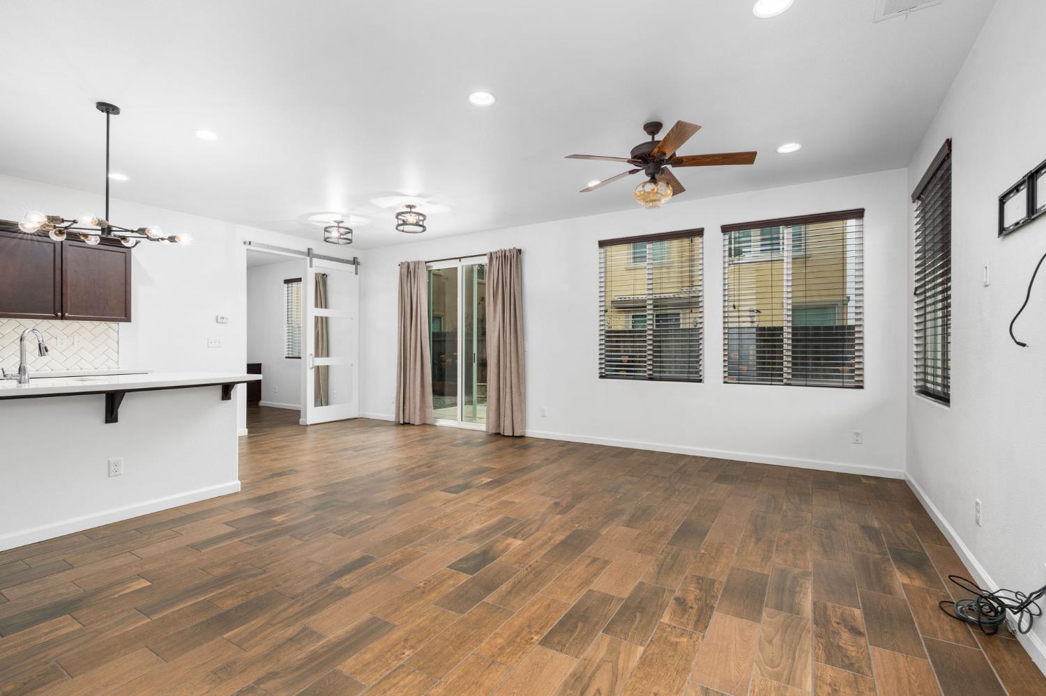 6108 W Dupont Dr, Fresno, CA 93722