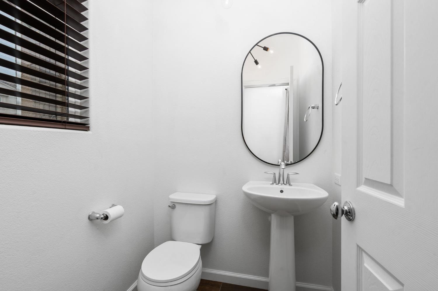 6108 W Dupont Dr, Fresno, CA 93722