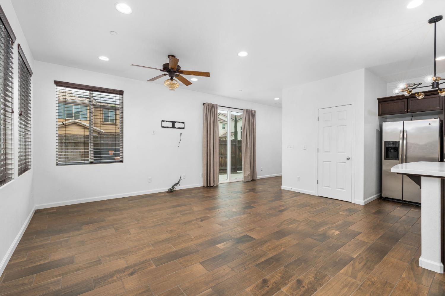 6108 W Dupont Dr, Fresno, CA 93722