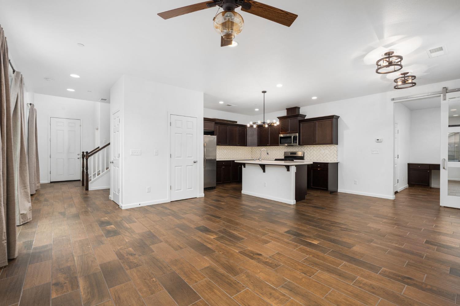 6108 W Dupont Dr, Fresno, CA 93722