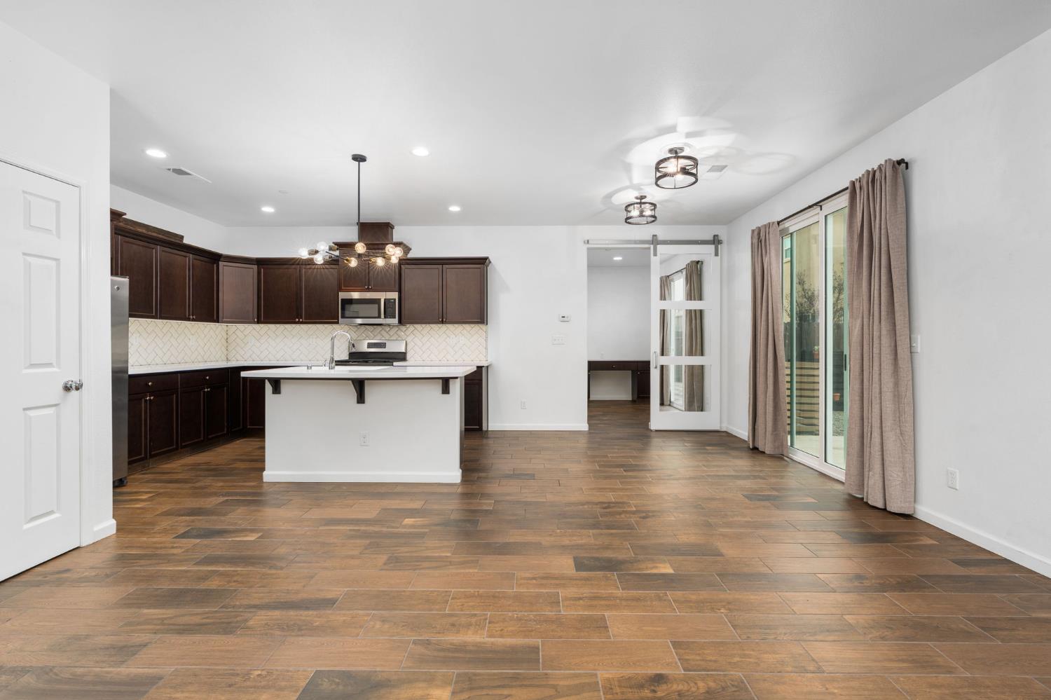 6108 W Dupont Dr, Fresno, CA 93722