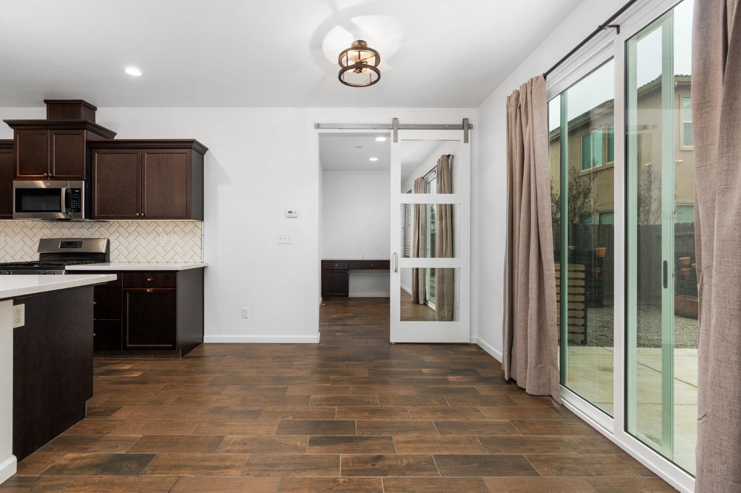 6108 W Dupont Dr, Fresno, CA 93722