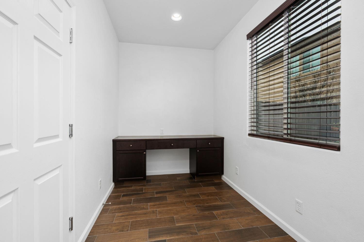 6108 W Dupont Dr, Fresno, CA 93722