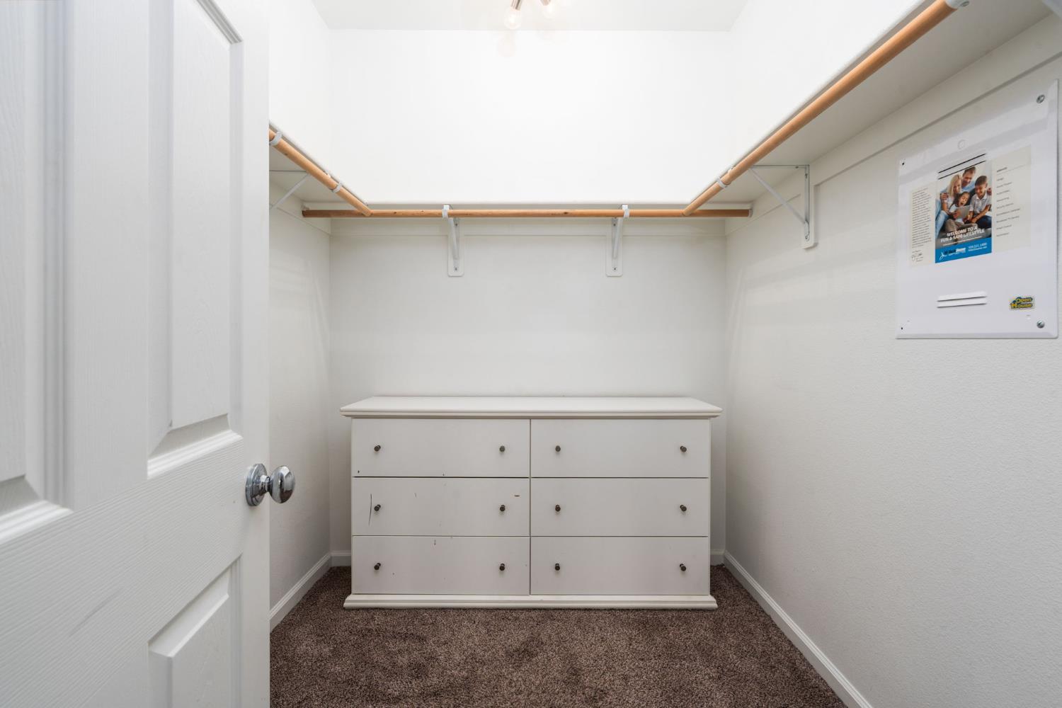 6108 W Dupont Dr, Fresno, CA 93722