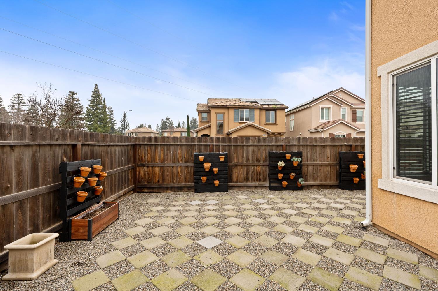 6108 W Dupont Dr, Fresno, CA 93722