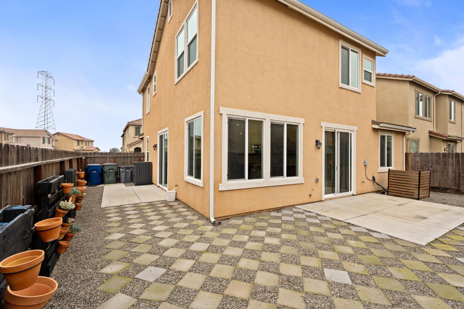 6108 W Dupont Dr, Fresno, CA 93722