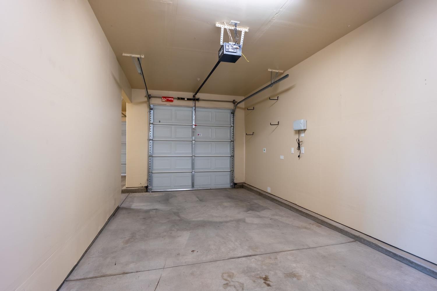 6108 W Dupont Dr, Fresno, CA 93722