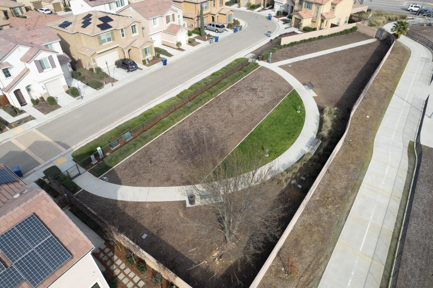 6108 W Dupont Dr, Fresno, CA 93722