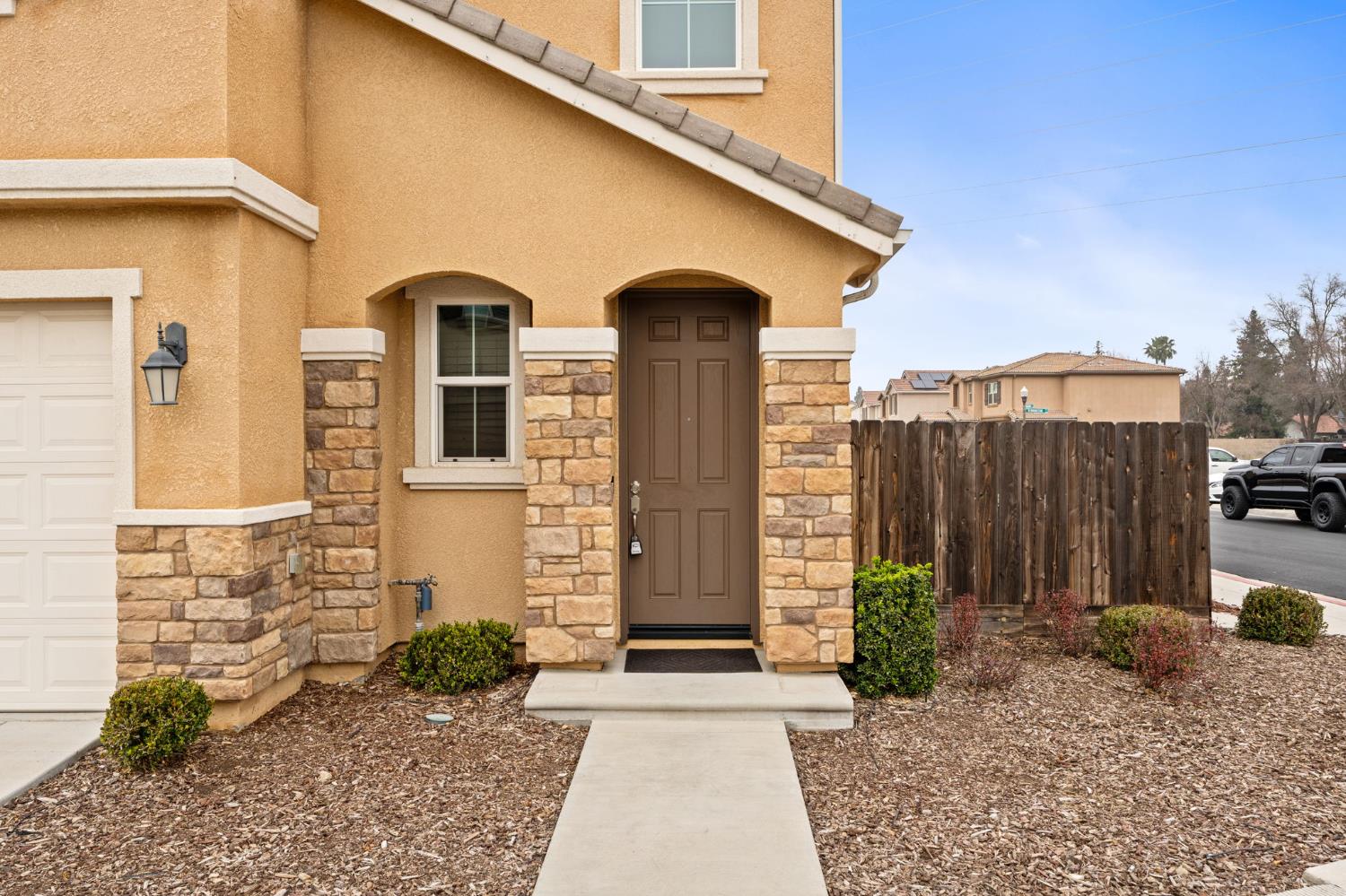 6108 W Dupont Dr, Fresno, CA 93722