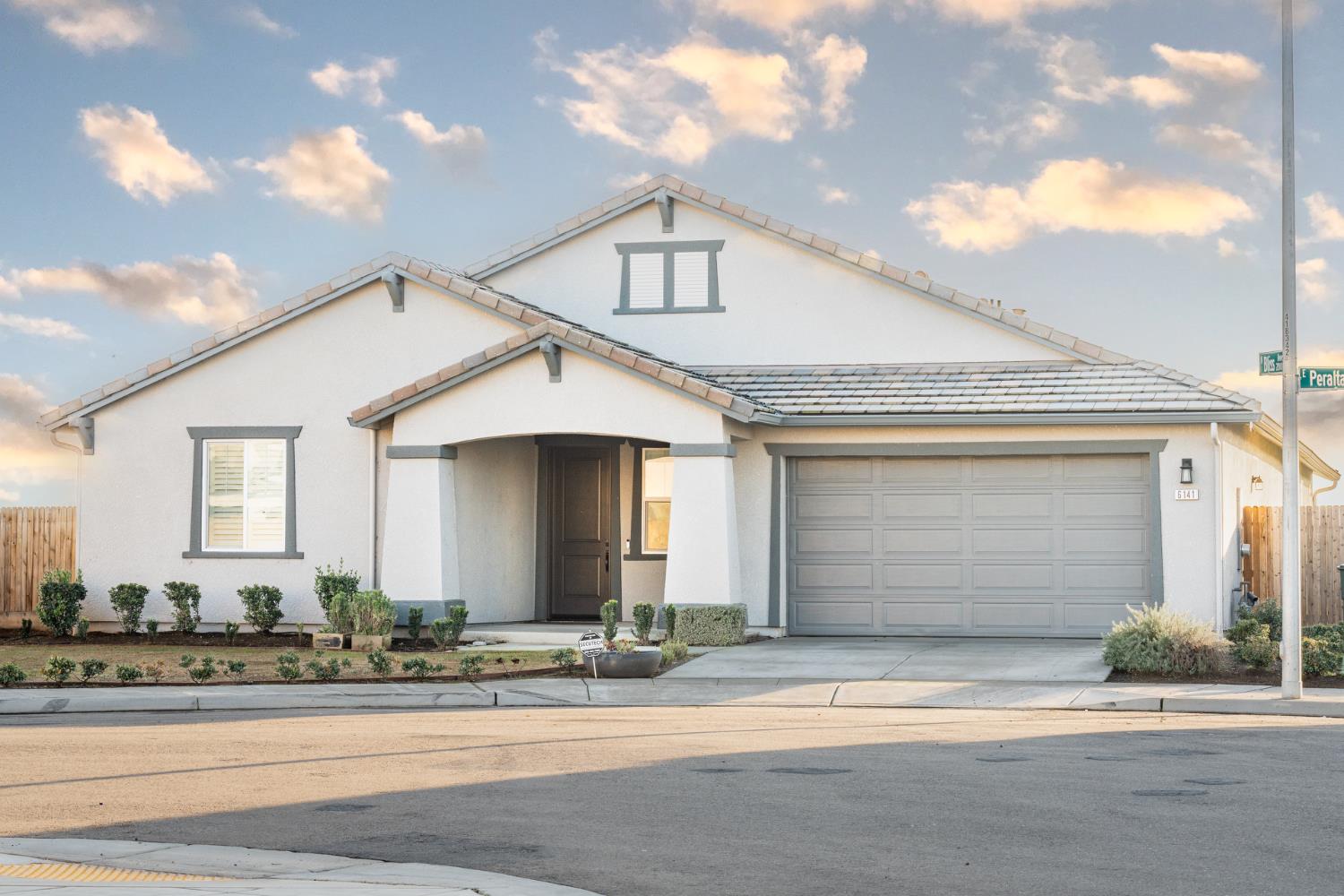 6141 E Peralta Way, Fresno, CA 93727