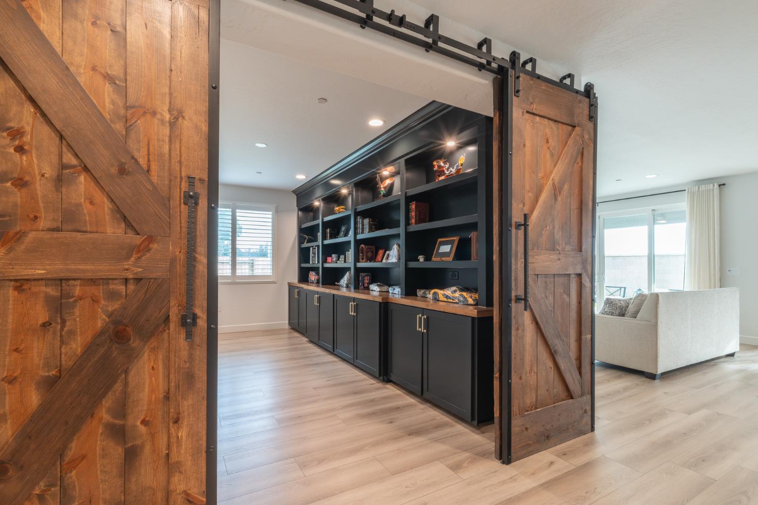 6141 E Peralta Way, Fresno, CA 93727