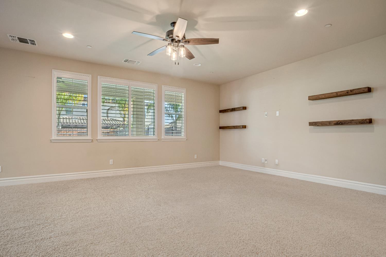 1345 N Kaweah Ave, Clovis, CA 93619