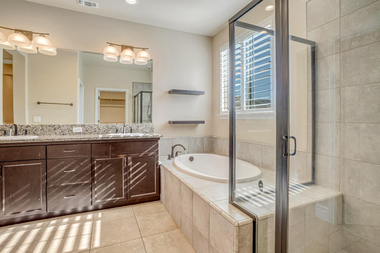 1345 N Kaweah Ave, Clovis, CA 93619