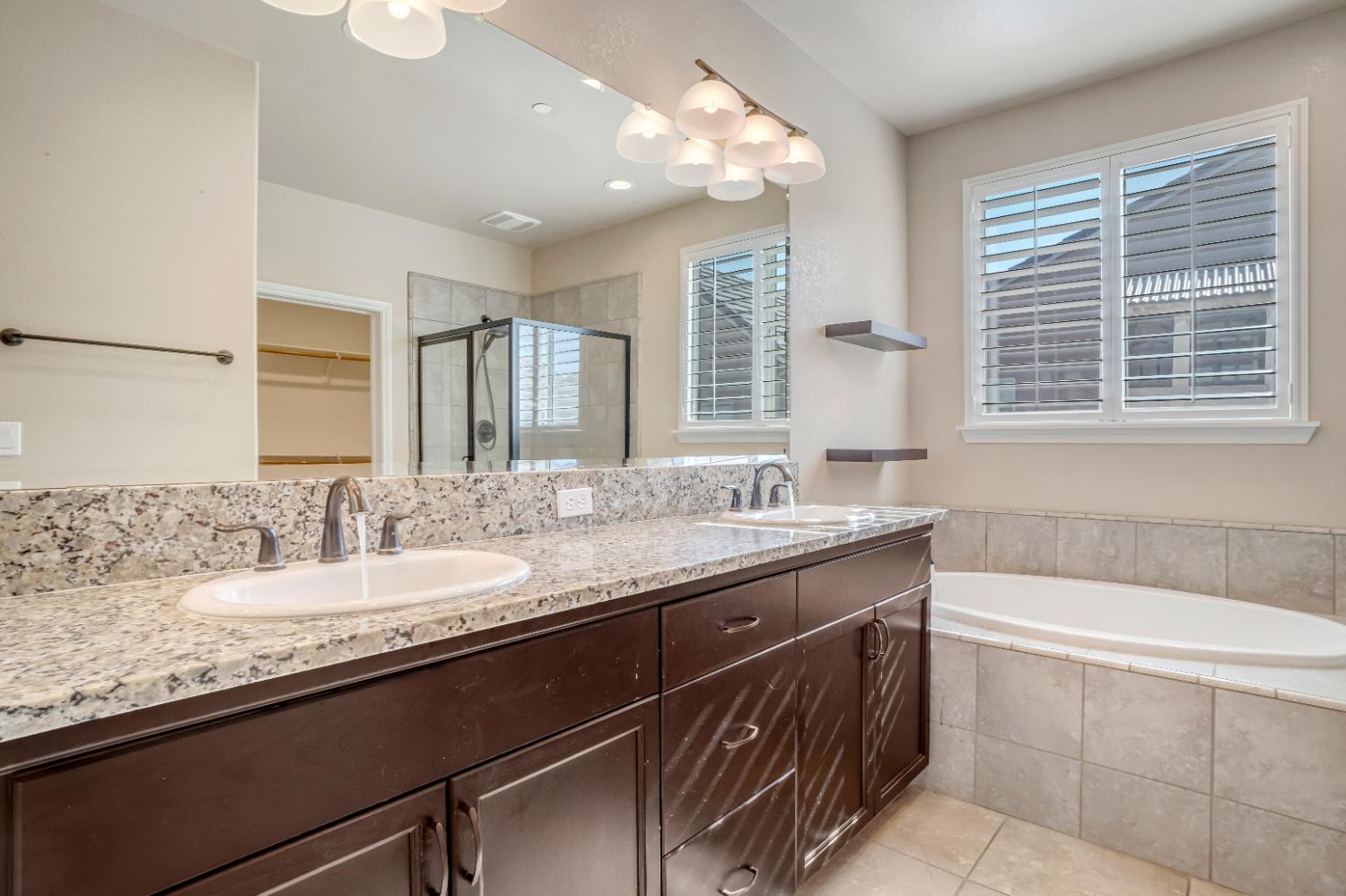 1345 N Kaweah Ave, Clovis, CA 93619