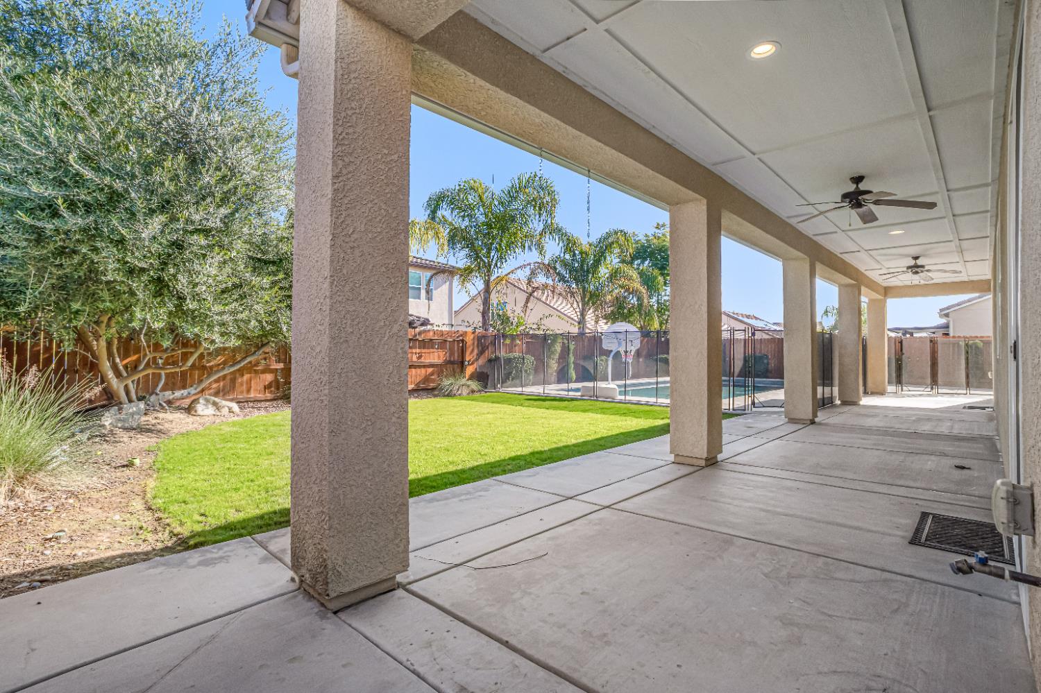 1345 N Kaweah Ave, Clovis, CA 93619