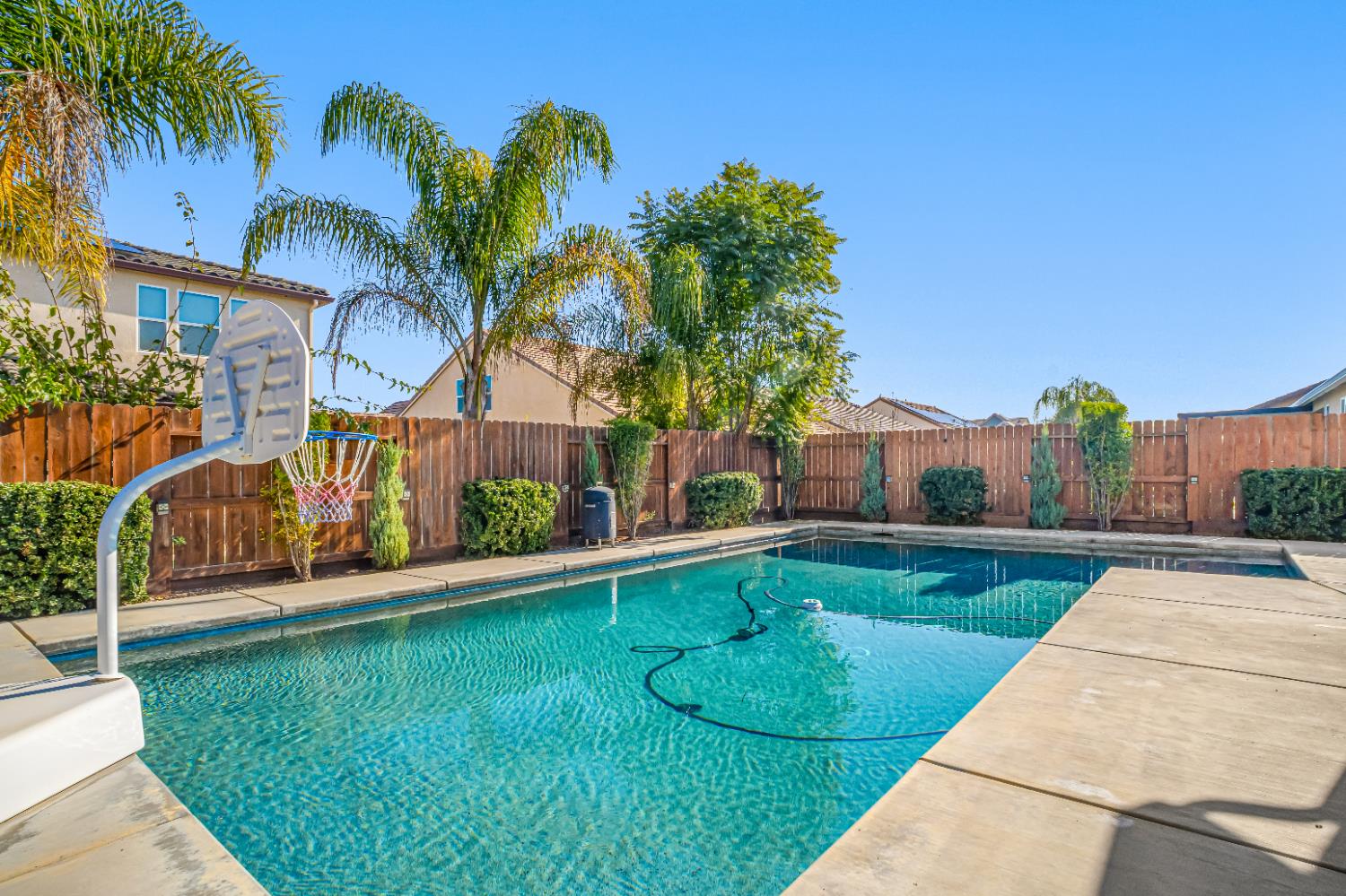 1345 N Kaweah Ave, Clovis, CA 93619