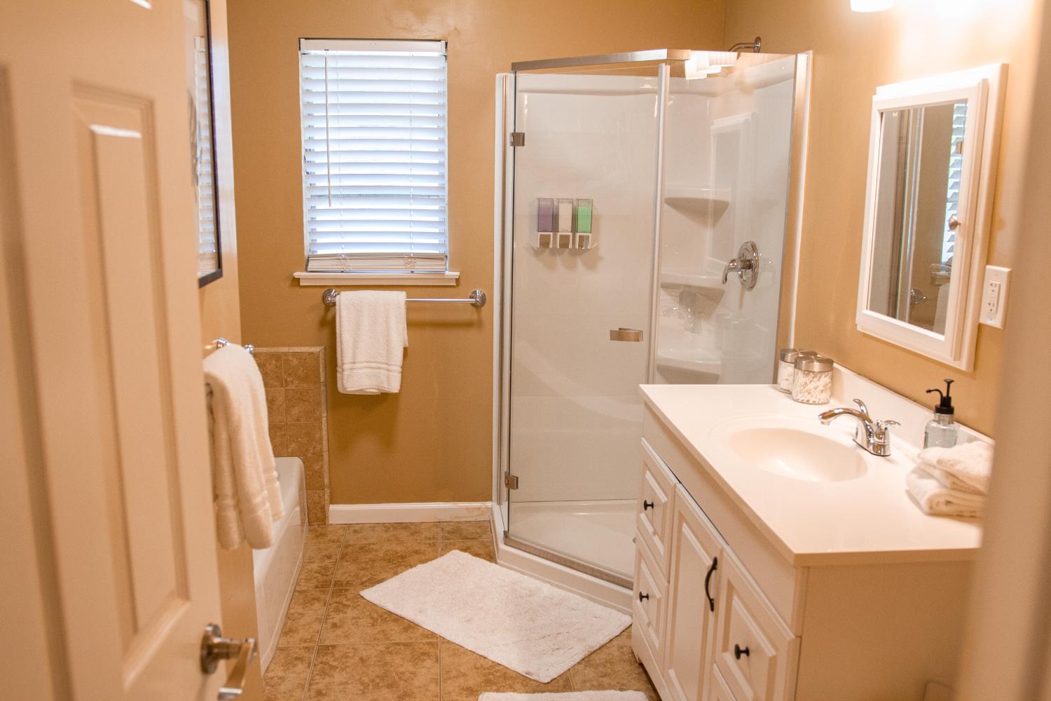 3924 3924 e farrin ave, Fresno, CA 93726