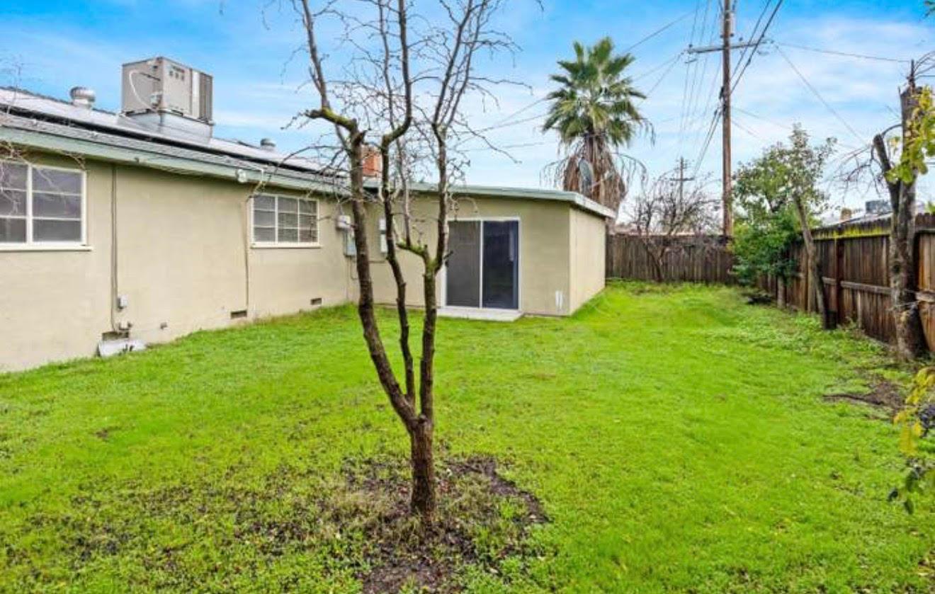 3924 3924 e farrin ave, Fresno, CA 93726