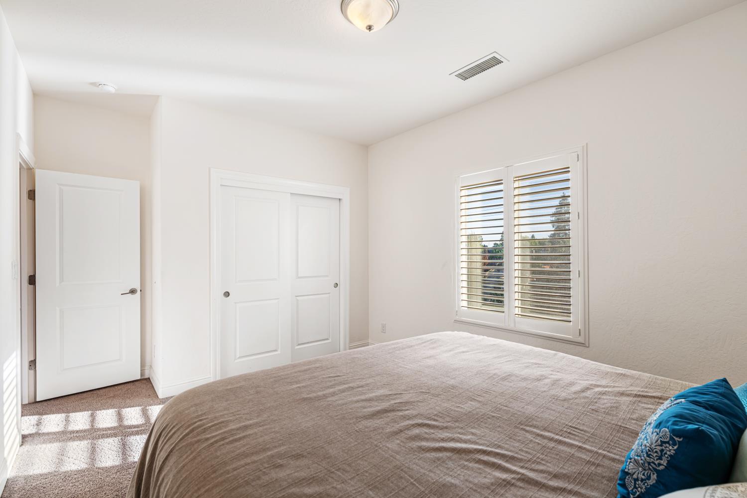 4473 W Langden Dr, Fresno, CA 93722