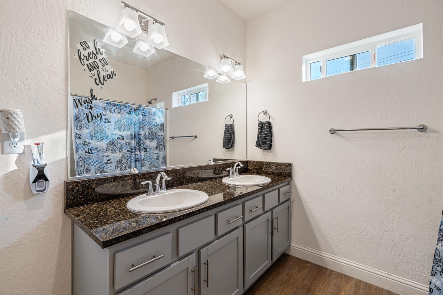 4473 W Langden Dr, Fresno, CA 93722