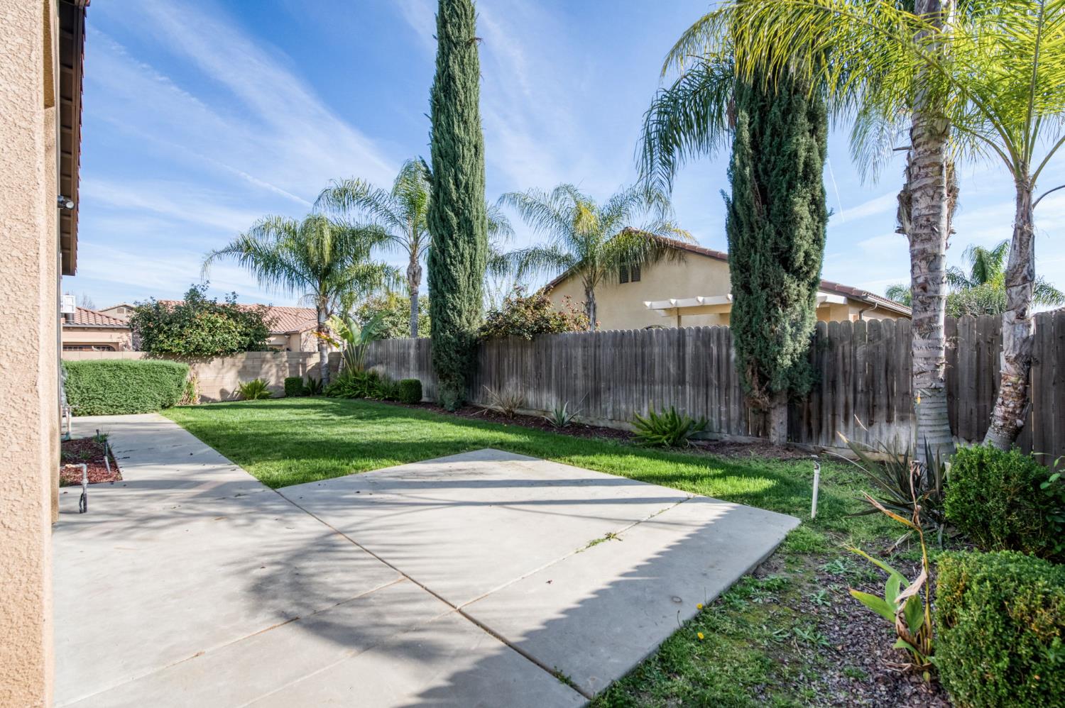 1563 E Via Mirasol Ln, Fresno, CA 93730