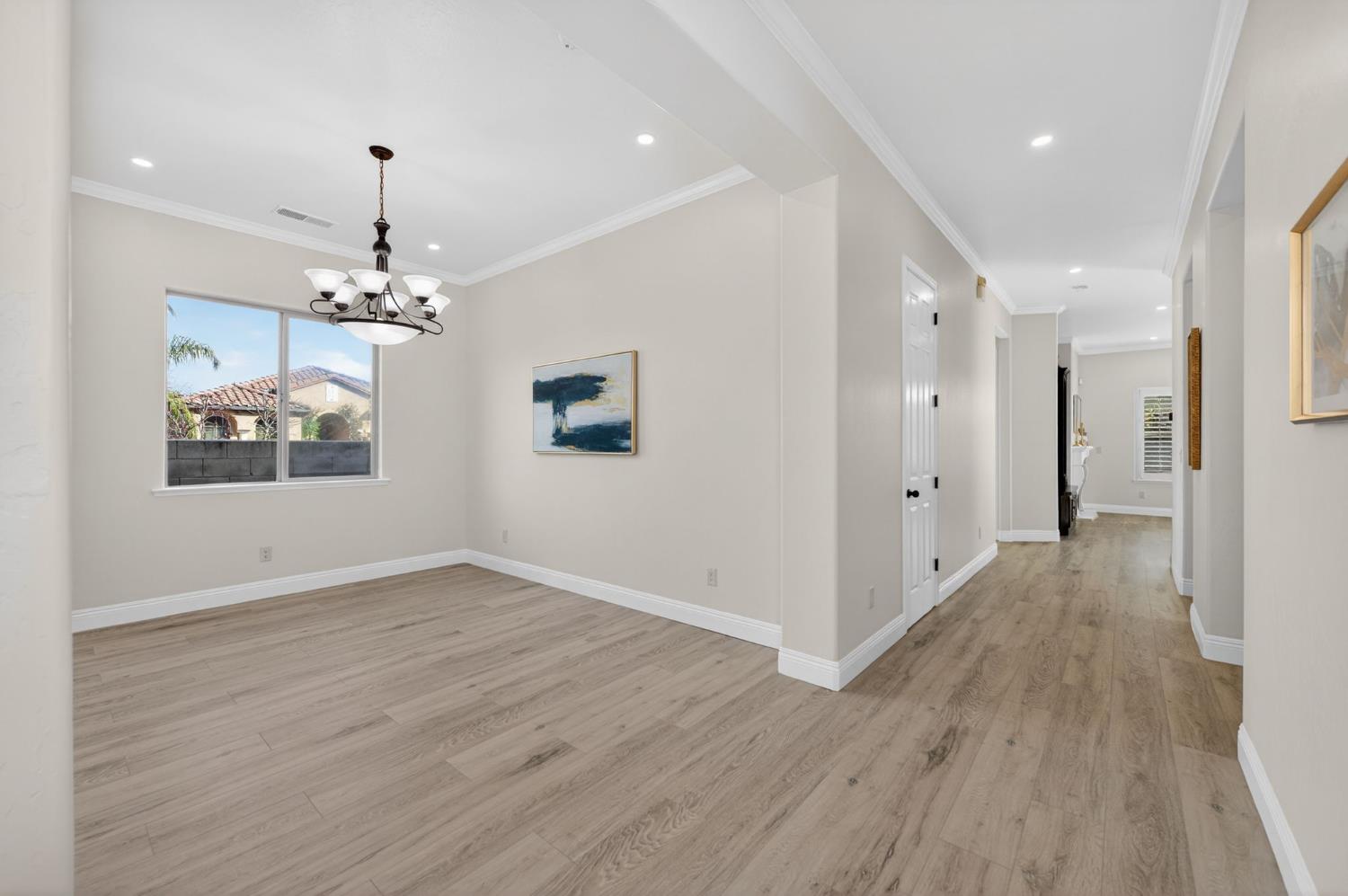 1563 E Via Mirasol Ln, Fresno, CA 93730