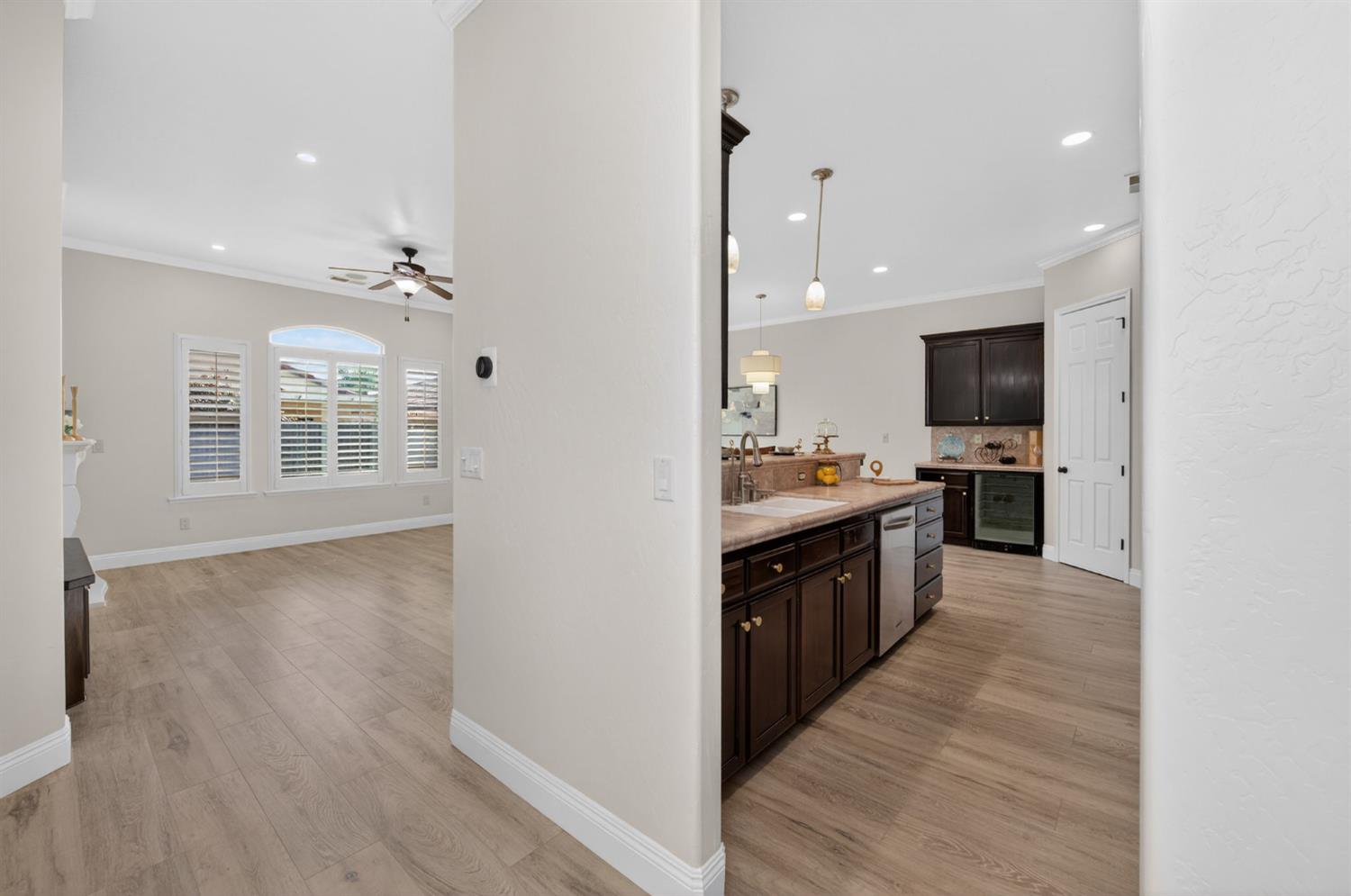 1563 E Via Mirasol Ln, Fresno, CA 93730