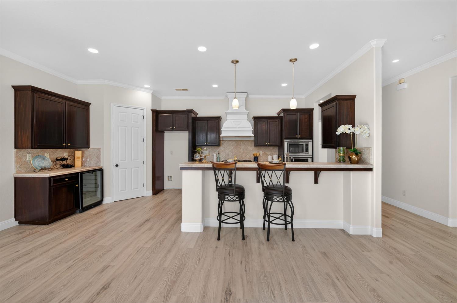 1563 E Via Mirasol Ln, Fresno, CA 93730