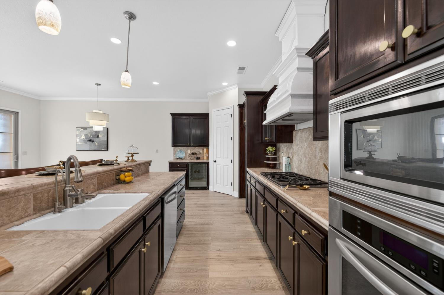 1563 E Via Mirasol Ln, Fresno, CA 93730